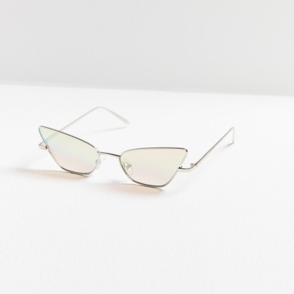 Candie Extreme Cat-Eye Sunglasses - Picture 2 of 3